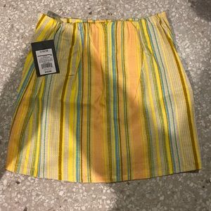 Size 10 to 12 kids large colors are pretty much stripes with like orange  blue